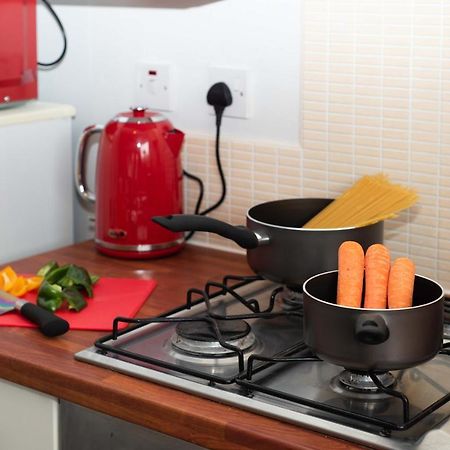Premier - Wishaw En-Suite Apartment Zewnętrze zdjęcie