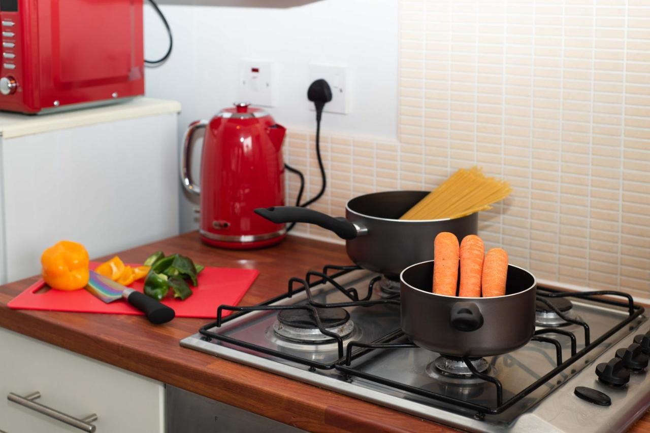 Premier - Wishaw En-Suite Apartment Zewnętrze zdjęcie